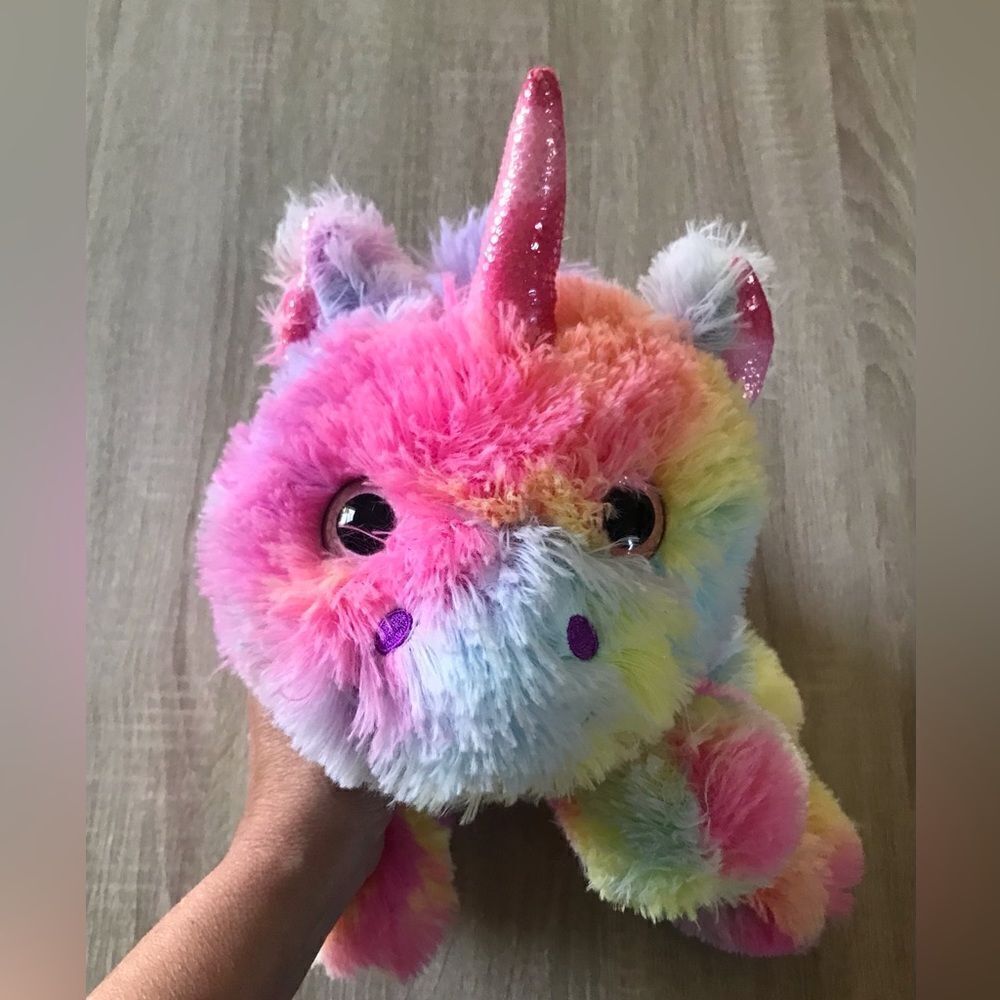 NWOT … HUG & LUV Colorful Unicorn